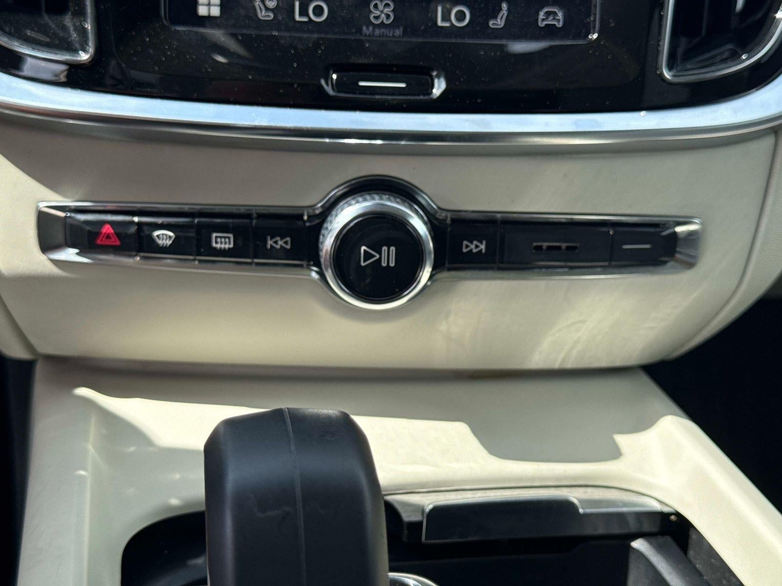2025 Volvo V60 CROSS COUNT Plus