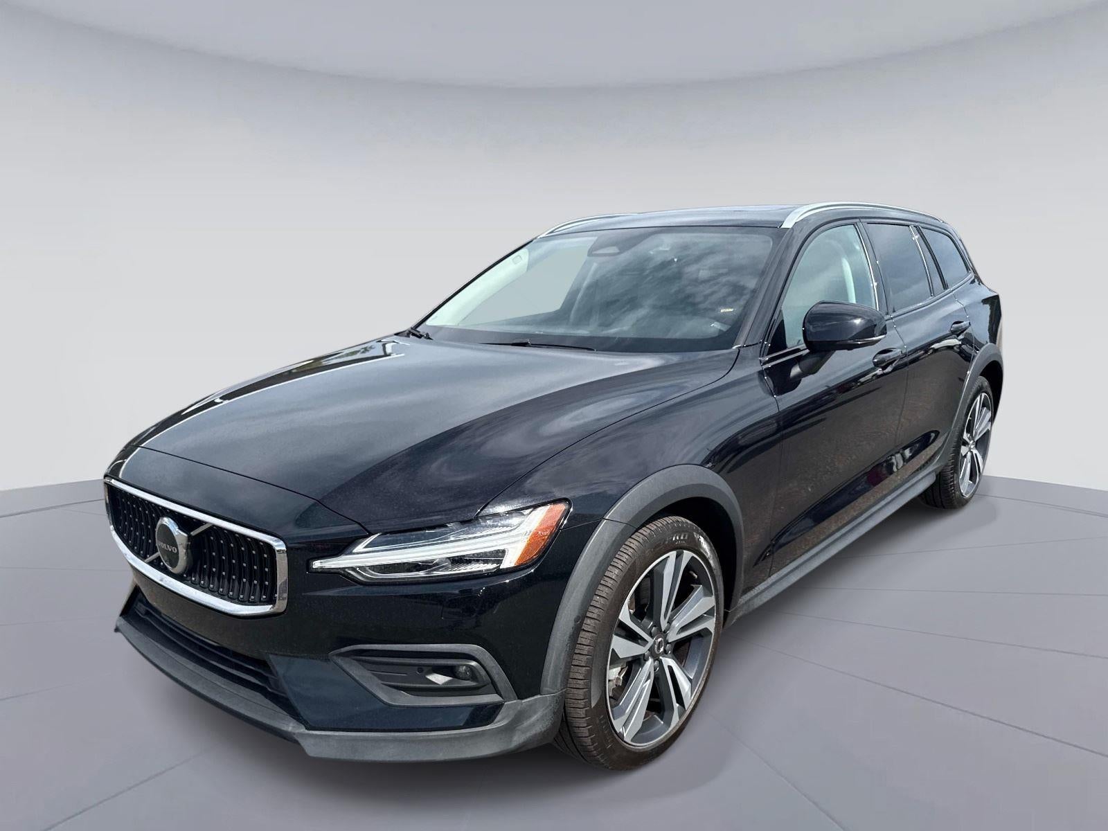 2025 Volvo V60 CROSS COUNT Plus