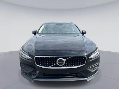 2025 Volvo V60 CROSS COUNT Plus