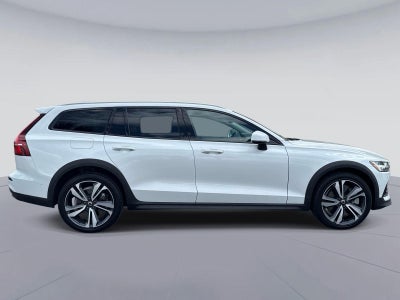 2025 Volvo V60 Cross Country Plus