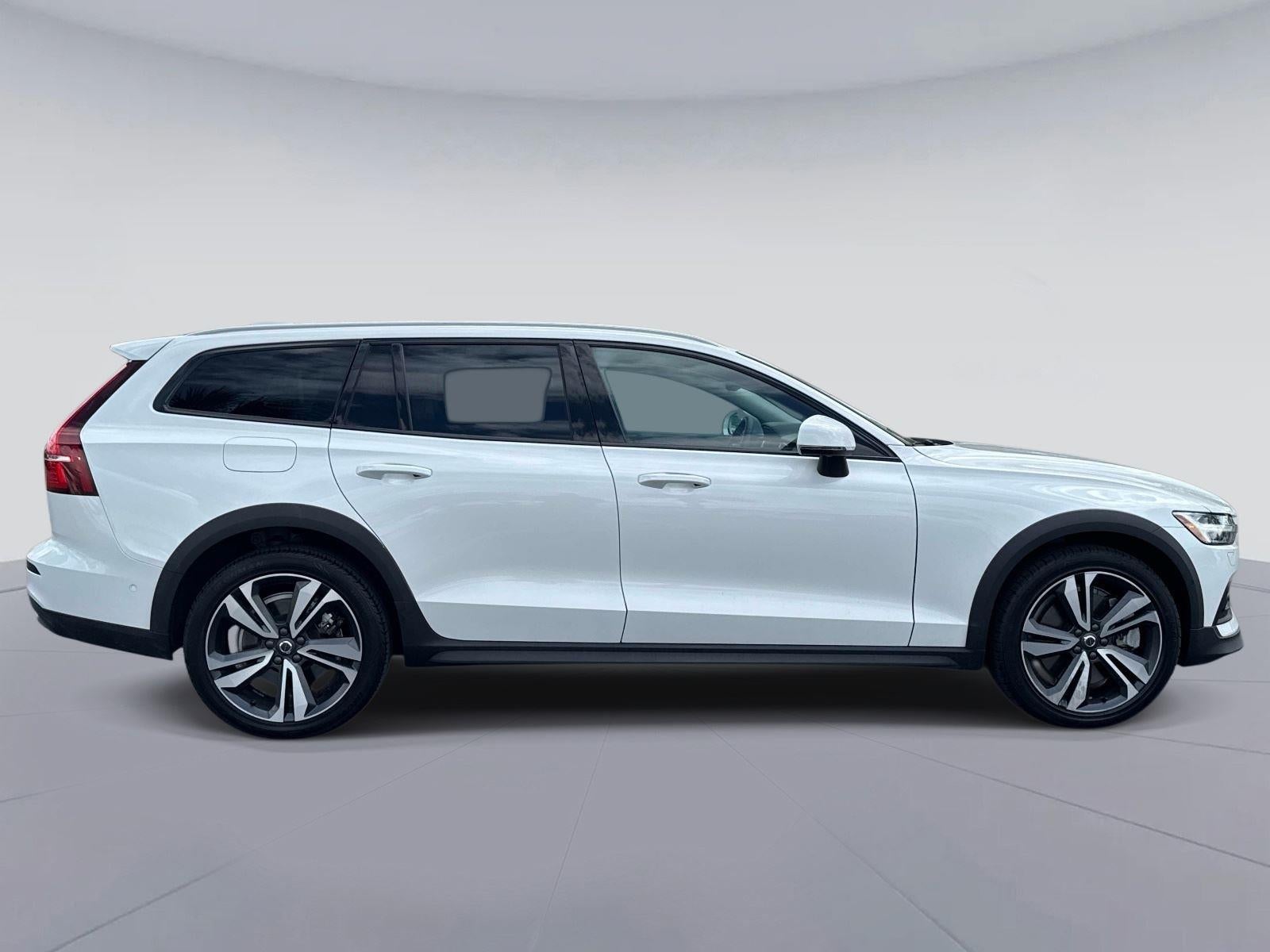 2025 Volvo V60 Cross Country Plus