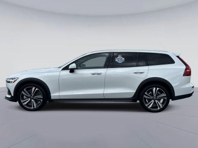 2025 Volvo V60 Cross Country Plus