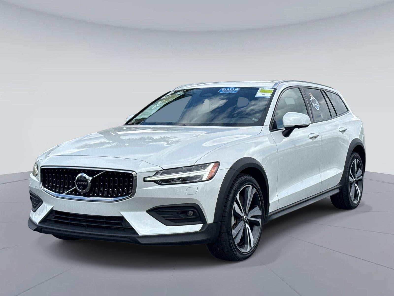 2025 Volvo V60 Cross Country Plus